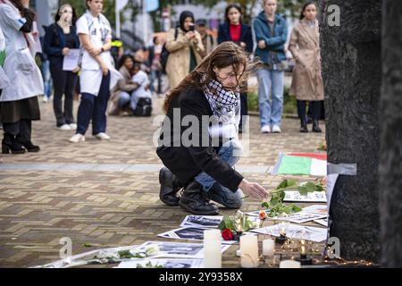 ROTTERDAM - Erasmus MC-Mitarbeiter am Krankenhauseingang während einer Gedenkfeier für die in Gaza und Libanon getöteten Kollegen. ANP LINA SELG niederlande raus - belgien raus Stockfoto