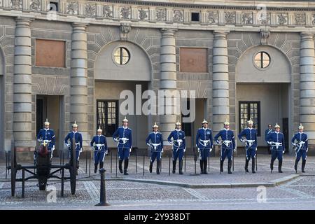 Stockholm, Schweden - 30. Juli 2024: Zeremonie des Wachwechsels im Stockholmer Palast, Schweden. Stockfoto