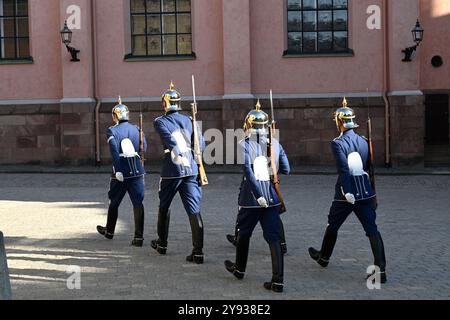 Stockholm, Schweden - 30. Juli 2024: Zeremonie des Wachwechsels im Stockholmer Palast, Schweden. Stockfoto