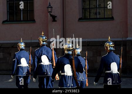 Stockholm, Schweden - 30. Juli 2024: Zeremonie des Wachwechsels im Stockholmer Palast, Schweden. Stockfoto