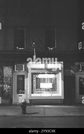 Leeres, aber beleuchtetes Schaufenster in SOHO Manhattan New York Stockfoto