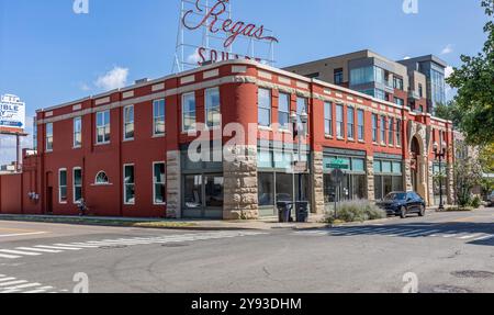 Knoxville, TN, USA – September 16, 2024: Regas Square, an der N. Gay and W. Magnolia Avenue, erbaut um 1891 im romanischen Stil, ursprünglich Caswell genannt Stockfoto