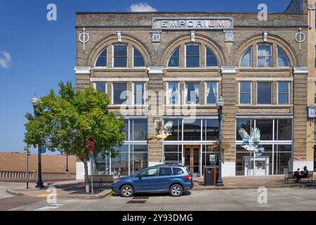 Knoxville, TN, USA – September 16, 2024: Das Gebäude aus dem Jahr 1898 wurde von der Möbelfirma Sterchi erbaut und ist heute ein Arts Center mit Galerien, Kunst und Kultur. Stockfoto