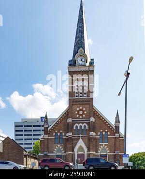 Knoxville, TN, USA – September 16. 2024: Die katholische Kirche der makellosen Empfängnis in der Vine Street. Stockfoto