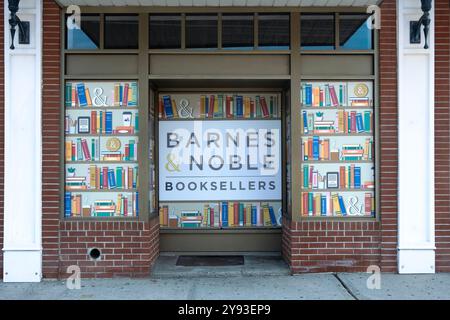 Das Äußere eines Barnes & Noble Booksellers Ladens befindet sich im Bau an der South Moger Avenue in Mt. Kisco, Westchester, New York. Stockfoto