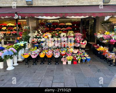 Florist in der Nähe des Viru-Tores in Tallinn, der Hauptstadt von Estland Stockfoto