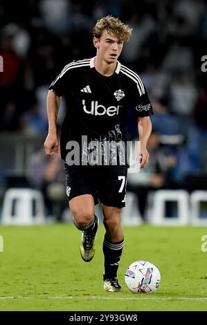 Neapel, Italien. Oktober 2024. Nico Paz von Como 1907 während der Serie A Enilive Match zwischen SSC Napoli und Como 1907 im Stadio Diego Armando Maradona am 4. Oktober 2024 in Neapel Credit: Giuseppe Maffia/Alamy Live News Stockfoto