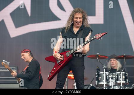 29. Juni 2024: Steve 'Lips' Kudlow, Chris Robertson und Robb 'Robbo' reiner treten mit Anvil auf dem Hellfest Open Air Festival in Clisson, Frankreich, auf Stockfoto