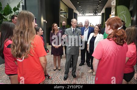 Der Duke of Edinburgh trifft junge Menschen, die an den Aktivitäten des Duke of Edinburgh International Awards in ihrem neuen Hauptquartier auf Malta teilnehmen, am zweiten Tag einer königlichen Tour durch Malta, um den 60. Jahrestag seiner Unabhängigkeit zu feiern und das gemeinsame Erbe des Landes und die fortgesetzte Zusammenarbeit mit Großbritannien zu feiern. Bilddatum: Dienstag, 8. Oktober 2024. Stockfoto