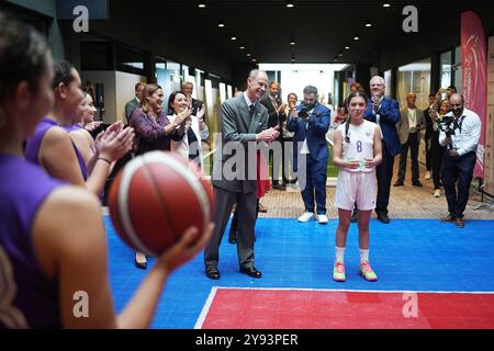 Der Duke of Edinburgh trifft junge Menschen, die an den Aktivitäten des Duke of Edinburgh International Awards in ihrem neuen Hauptquartier auf Malta teilnehmen, am zweiten Tag einer königlichen Tour durch Malta, um den 60. Jahrestag seiner Unabhängigkeit zu feiern und das gemeinsame Erbe des Landes und die fortgesetzte Zusammenarbeit mit Großbritannien zu feiern. Bilddatum: Dienstag, 8. Oktober 2024. Stockfoto