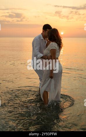 Zwei Eltern Im Meer, Die Liebe Teilen Stockfoto