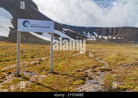 Das Global Seed Vault vor den Toren der Stadt Longyearbyen auf der Insel Spitzbergen in Svalbard, Norwegen, Arktis, Europa Stockfoto