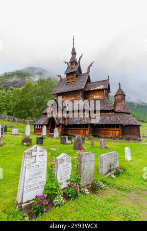 Borgund Stabkirche, eine dreischiffige Stabkirche vom Typ Sogn, erbaut um 1180 n. Chr., Borgund, Vestland, Norwegen, Skandinavien, Europa Stockfoto