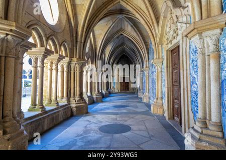 Gotische Kreuzgänge mit barocken Azulejos, Kathedrale von Porto, UNESCO-Weltkulturerbe, Porto, Norte, Portugal, Europa Stockfoto