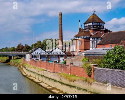 Harvey's Brewery and River Ouse, Lewes, East Sussex, England, Vereinigtes Königreich, Europa Stockfoto