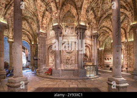 Grab von Don Alonso de Madrigal, Kathedrale Christi des Erlösers, UNESCO-Weltkulturerbe, Avila, Castilla y Leon, Spanien, Europa Stockfoto