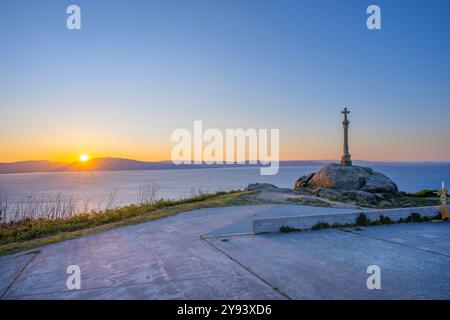 Überqueren Sie den Leuchtturm von Finisterre, Finisterre (Fisterra), La Coruna, Galicien, Spanien, Europa Stockfoto