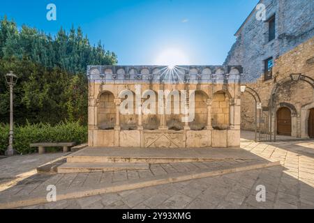 Fontana Fraterna (Brüderlicher Brunnen), Piazza Giosue Carducci, Isernia, Molise, Italien, Europa Stockfoto