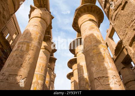 Große Hypostilhalle im Bezirk Amon-Re, Karnak Tempelkomplex, UNESCO-Weltkulturerbe, Luxor, Ägypten, Nordafrika, Afrika Stockfoto