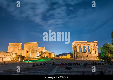 Ton- und Lichtshow im Tempel von Philae, Tempel von Isis und Trajan's Kiosk, UNESCO, Agilkia Island, Assuan, Ägypten, Nordafrika, Afrika Stockfoto