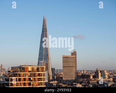 Skyline-Blick auf The Shard von Tate Modern, London, England, Großbritannien, Europa Stockfoto