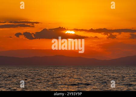 Blick auf Sonnenuntergang und Ägäis von Thassos Stadt, Thassos, Ägäis, griechische Inseln, Griechenland, Europa Stockfoto