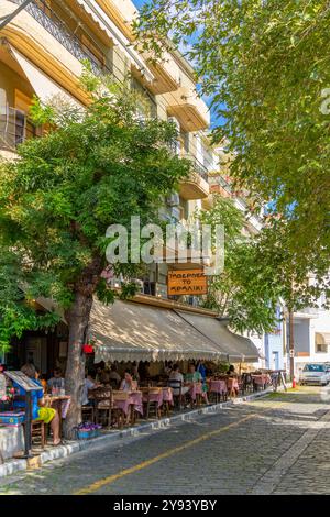 Blick auf das Restaurant in Kavala, Kavala, Dimos Kavalas, Ostmakedonien und Thrakien, Golf von Thasos, Golf von Kavala, Thrakische See, Griechenland, Europa Stockfoto