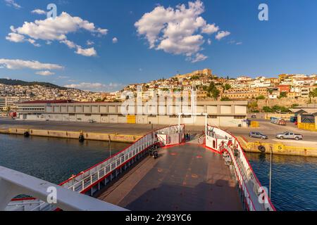 Blick auf die Festung Kavala von der Fähre, Kavala, Dimos Kavalas, Ostmakedonien und Thrakien, Golf von Thasos, Golf von Kavala, Griechenland, Europa Stockfoto