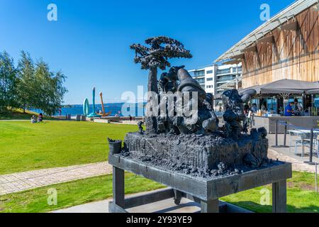 Blick auf den Tjuvholmen Skulpturenpark und das Astrup Fearnley Museum of Modern Art, Aker Brygge, Oslo, Norwegen, Skandinavien, Europa Stockfoto