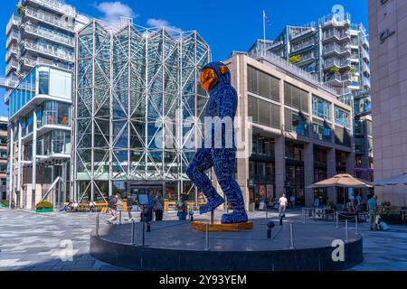 View of What's Next Skulptur von Brendan Murphy, 2023, in Bryggertorget, Aker Brygge, Oslo, Norwegen, Skandinavien, Europa Stockfoto