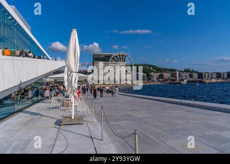 Blick auf Oper und Munch Museum an einem sonnigen Tag, Oslo, Norwegen, Skandinavien, Europa Stockfoto