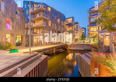 Blick auf die Apartments in Bispekaia in der Abenddämmerung, Oslo, Norwegen, Skandinavien, Europa Stockfoto