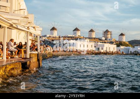 Little Venice bei Sonnenuntergang, Chora (Stadt Mykonos), Insel Mykonos, Kykladen, griechische Inseln, Griechenland, Europa Stockfoto