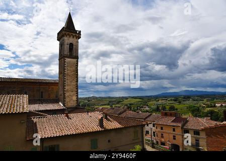 Vinci, Italien. September 2024. Ein Panoramablick auf das Dorf Vinci, dem Geburtsort von Leonarda da Vinci. Hochwertige Fotos Stockfoto