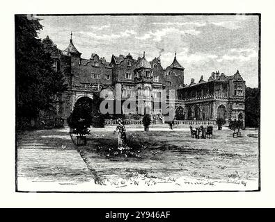 Ein alter Stich von Holland House, Kensington, London, England, Großbritannien in den 1600er Jahren Es stammt aus einem viktorianischen Geschichtsbuch aus dem jahr 1900. Holland House, ursprünglich bekannt als Cope Castle, war ein früheres jakobinisches Landhaus in Kensington, London, das sich auf einem Landsitz (heute Holland Park) befand. Sie wurde 1605 vom Diplomaten Sir Walter Cope erbaut. Das Haus wurde bei den deutschen Bombenangriffen 1940 weitgehend zerstört und heute sind nur noch der Ostflügel und einige Ruinen der Erdgeschoss- und Südfassade sowie diverse Nebengebäude und formelle Gärten erhalten. Stockfoto