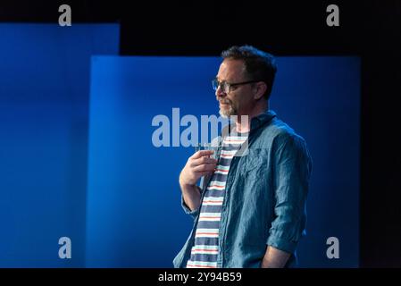 London, 8. Oktober 2024, Joshua Malina in What We Talk About When We Talk about Anne Frank im Marylebone Theatre. Lou Morris/Alamy Live News Stockfoto