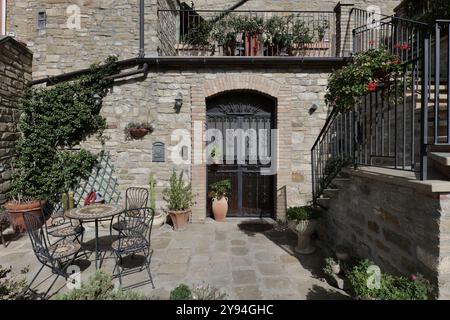 Ein Steinhaus in Guardia Perticara, einem Dorf in Basilicata in Italien. Stockfoto