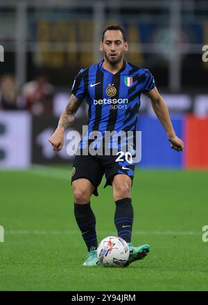 Mailand, Italien. Oktober 2024. Hakan Calhanoglu vom FC Internazionale während des Spiels der Serie A in Giuseppe Meazza, Mailand. Der Bildnachweis sollte lauten: Jonathan Moscrop/Sportimage Credit: Sportimage Ltd/Alamy Live News Stockfoto