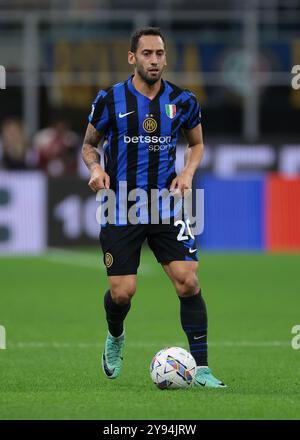 Mailand, Italien. Oktober 2024. Hakan Calhanoglu vom FC Internazionale während des Spiels der Serie A in Giuseppe Meazza, Mailand. Der Bildnachweis sollte lauten: Jonathan Moscrop/Sportimage Credit: Sportimage Ltd/Alamy Live News Stockfoto