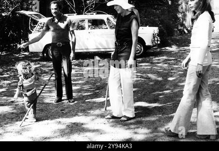 Anni '70 Ginevra Archivio Storico Olycom/LaPresse Maria Beatrice di Savoia (Roma, 2 febbraio 1943) è una principessa italiana. È la quarta figlia dell'ultimo re d'Italia Umberto II e della regina Maria José. Nella Foto: Maria Beatrice di Savoia con suo marito Luis Reyna, loro figlio Rafael Reyna e Maria José alla residenza a Ginevra auf dem Foto: Maria Beatrice von Savoyen mit ihrem Ehemann Luis Reyna, ihrem Sohn Rafael Reyna und Maria José in der Residenz in Genf Credit: LaPresse/Alamy Live News Stockfoto