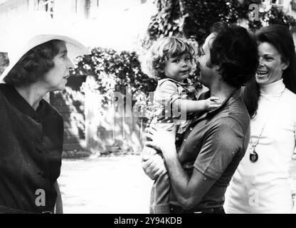 Anni '70 Ginevra Archivio Storico Olycom/LaPresse Maria Beatrice di Savoia (Roma, 2 febbraio 1943) è una principessa italiana. È la quarta figlia dell'ultimo re d'Italia Umberto II e della regina Maria José. Nella Foto: Maria Beatrice di Savoia con suo marito Luis Reyna, loro figlio Rafael Reyna e Maria José alla residenza a Ginevra auf dem Foto: Maria Beatrice von Savoyen mit ihrem Ehemann Luis Reyna, ihrem Sohn Rafael Reyna und Maria José in der Residenz in Genf Credit: LaPresse/Alamy Live News Stockfoto