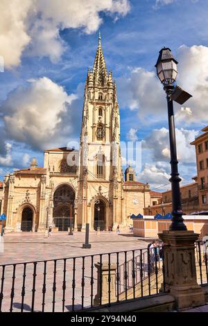 Plaza Alfonso II El Casto, Kathedrale, Oviedo, Asturien, Spanien Stockfoto