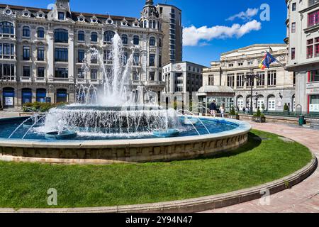 Brunnen, Escandalera-Platz, Campoamor-Theater, Oviedo, Asturien, Spanien Stockfoto