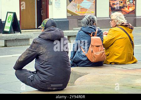 Glasgow, Schottland, Großbritannien. Oktober 2024. Wetter in Großbritannien: Trocken, während die Menschen ihr Leben durch das Wetter im Zentrum der Stadt bestimmt machten. Credit Gerard Ferry/Alamy Live News Stockfoto