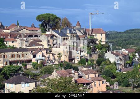 Überblick über die Stadt Belves in der Region Perigord Noir/Dordogne in Frankreich. Es wurde an der Stelle eines gallo-römischen Castrum (Festung) errichtet. Stockfoto