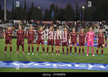 Roma, Italien. Oktober 2024. AS Roma-Team bei der UEFA Women's Champions League 2024/2025 Gruppe A zwischen AS Roma vs Wolfsburg im Tre Fontane Stadion Rom am 8. Oktober 2024. Sport - Fußball. (Foto: Fabrizio Corradetti/LaPresse) Credit: LaPresse/Alamy Live News Stockfoto