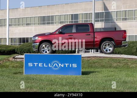 Kokomo - 6. Oktober 2024: RAM 1500 Big Horn Crew 4X4 im Stellantis Transmission Werk. RAM bietet den 1500 mit einem 3,0-l-SST-Turbomotor an. MEIN:2025 Stockfoto