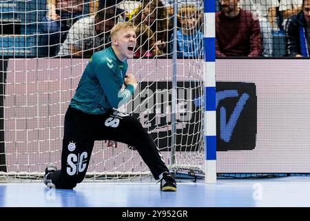 Gummersbach, Deutschland. Oktober 2024. Bertram Obling (VfL Gummersbach, 16) br?llt EHF European League Men 2024/25: VfL Gummersbach - IK S?vehof; Gummersbach, Schwalbe Arena am 08.10.2024 Credit: dpa/Alamy Live News Stockfoto