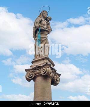 Historische Säule der Heiligen Jungfrau von Karmina, Bologna, Italien Stockfoto