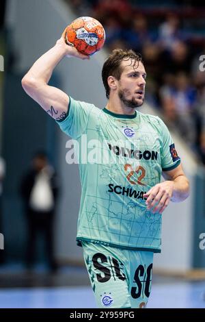 Gummersbach, Deutschland. Oktober 2024. Kentin Mahe (VfL Gummersbach, 22) am Ball EHF European League Men 2024/25: VfL Gummersbach - IK S?vehof; Gummersbach, Schwalbe Arena am 08.10.2024 Credit: dpa/Alamy Live News Stockfoto